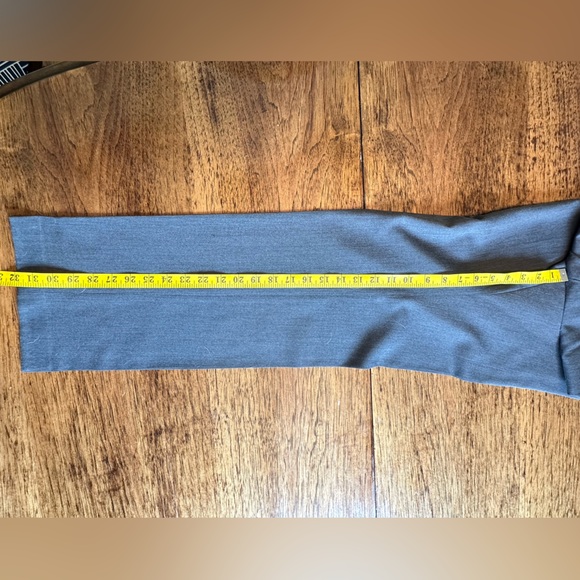 RW&CO 32” Grey dress pants with a herringbone style fabric - Picture 5 of 6